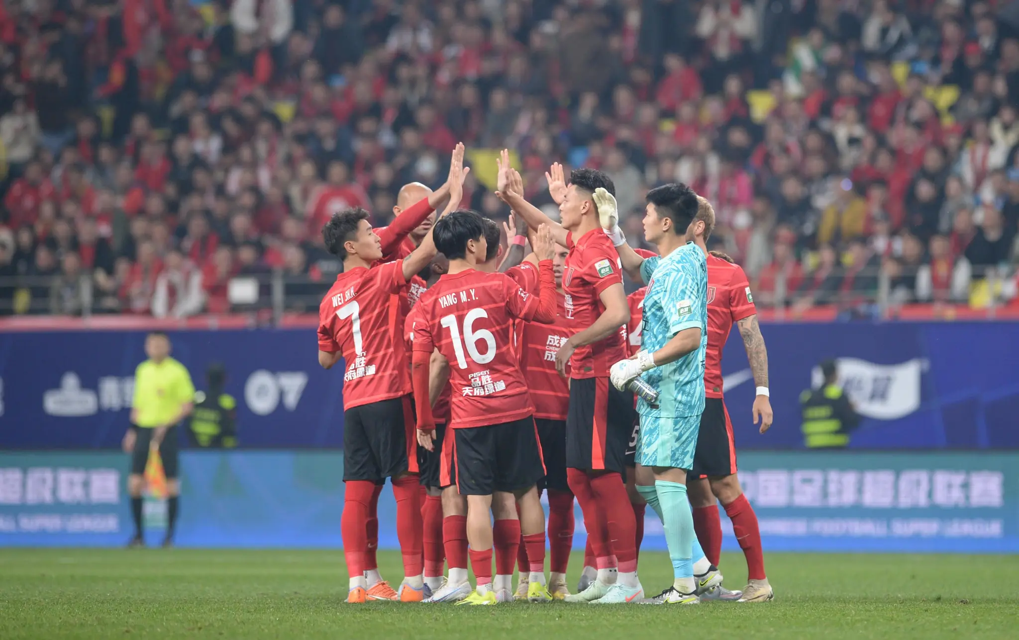 包含国内赛场热闹欢腾,掌声不绝的词条 包含国内赛场热闹欢腾,掌声不绝的词条