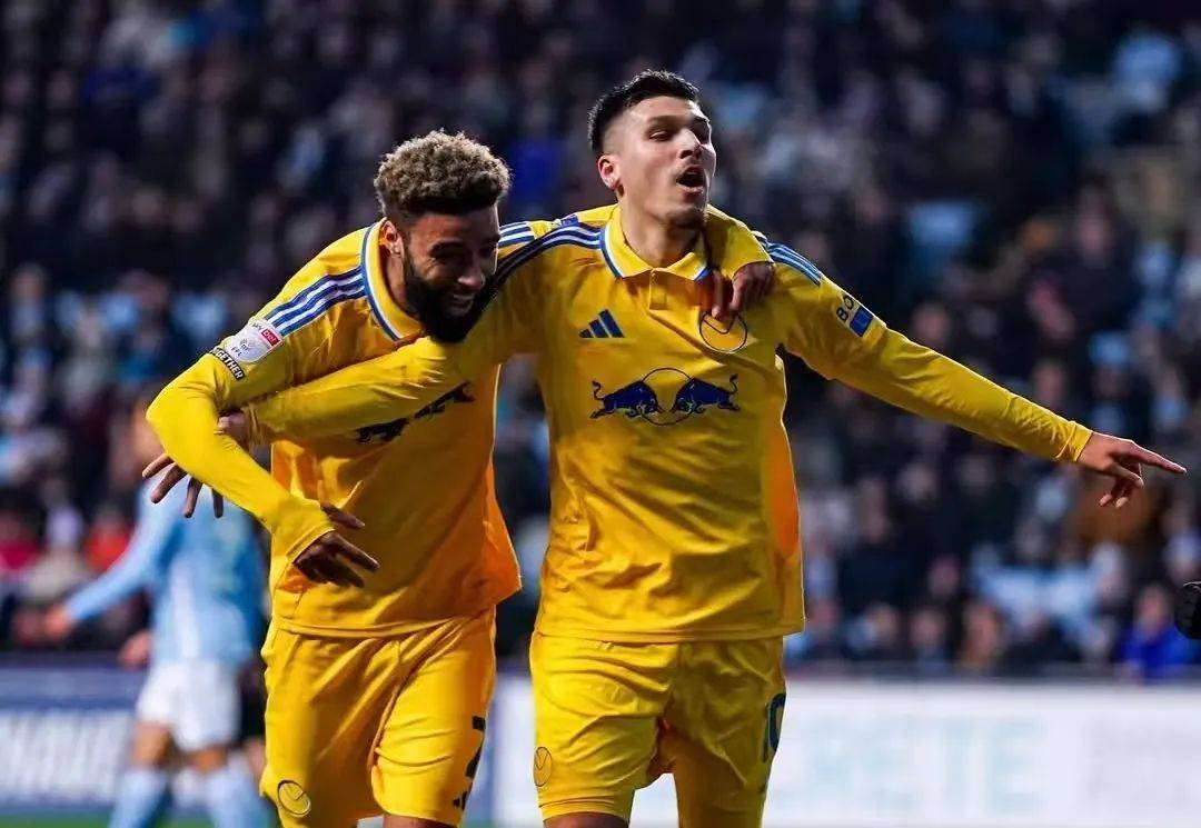 包含利兹联遭遇诺里奇绝杀，英超争冠困境待破解的词条