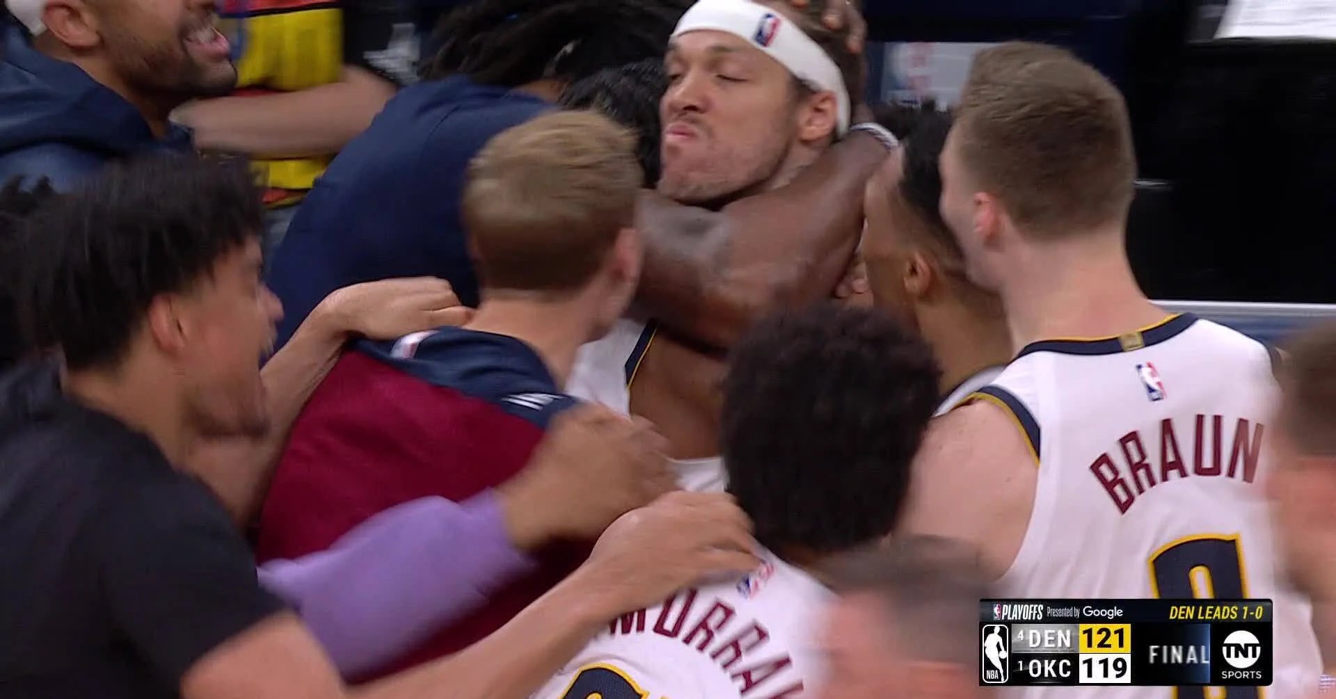 星球巨星在现场NBA比赛中的尴尬瞬间 星球巨星在现场NBA比赛中的尴尬瞬间