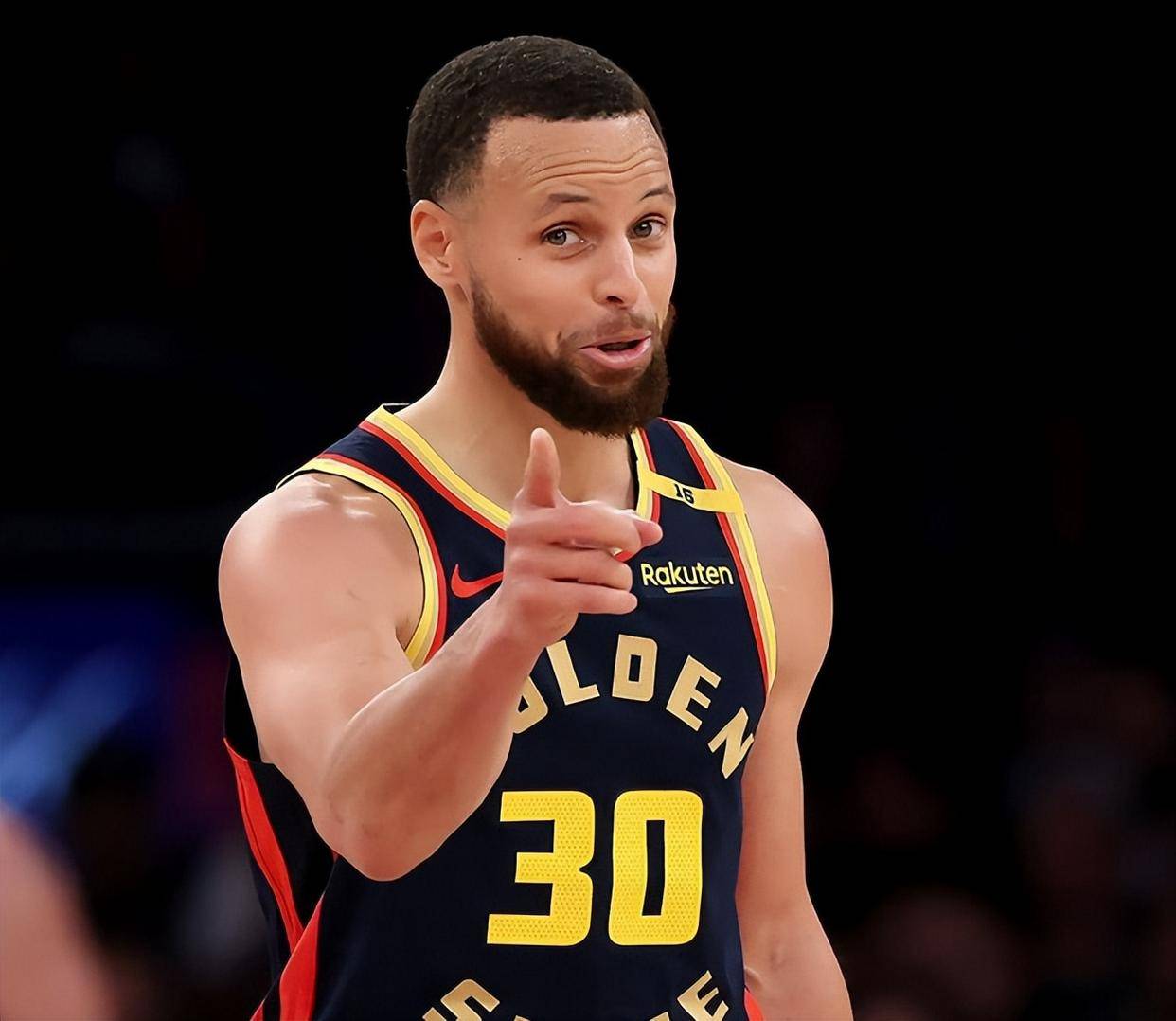 勇士客场击败灰熊，库里砍下33分